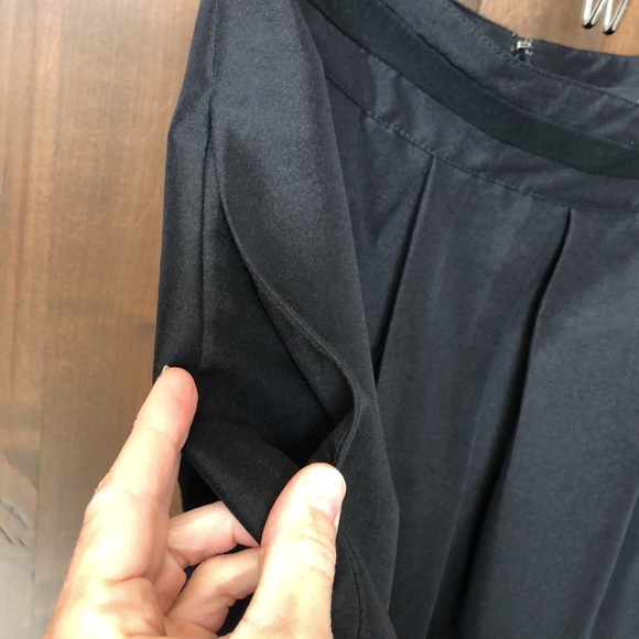 WHBM short pleated skirt size 2 -with pockets! - Picture 5 of 9